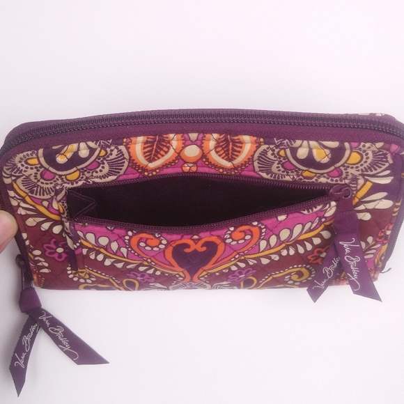 Vera Bradley Wallet. - Picture 3 of 6